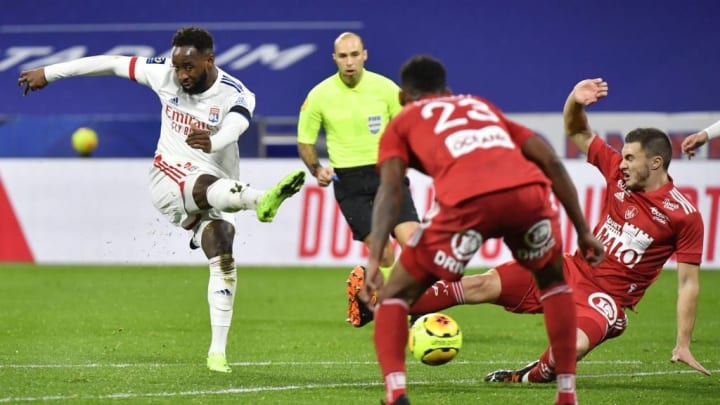 Moussa Dembélé vient ici de décocher une frappe contre Brest.