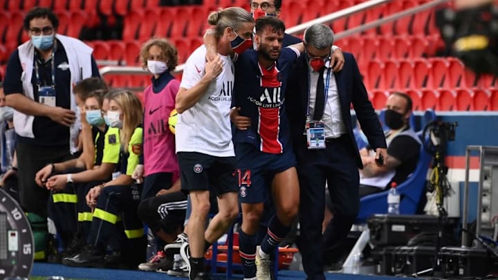 Juan Bernat a quitté la pelouse après une blessure au genou qui inquiète