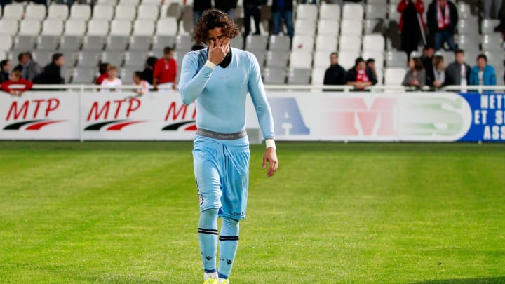 Guillermo Ochoa rompe el llanto al descender con el Ajaccio.