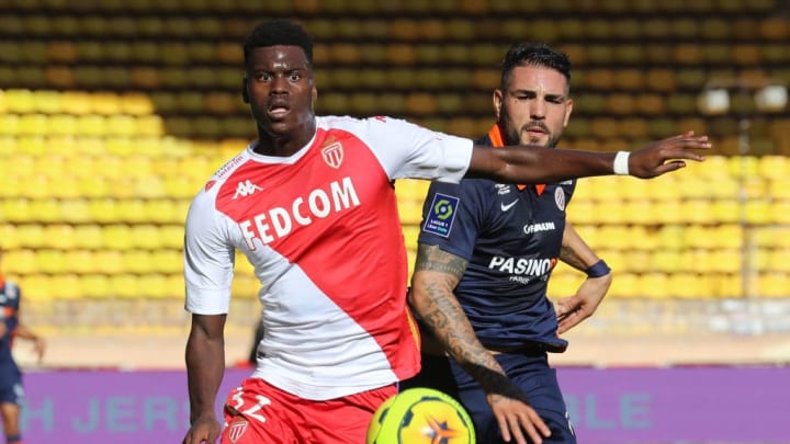 Benoit Badiashile ici au duel avec Andy Delort.