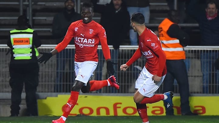 Lanterna, o Nîmes é um dos fortes candidatos ao descenso na Ligue 1. 