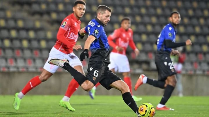 Morgan Schneiderlin n'apporte pas assez de sérénité à l'entrejeu niçois.