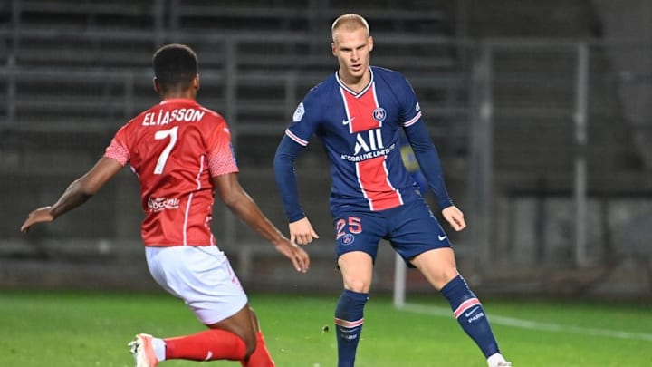 Mitchel Bakker llegó al PSG en verano de 2019