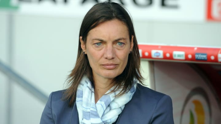 Un Ancien Joueur De Clermont Foot En Remet Une Couche Sur Corinne Diacre
