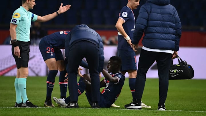 Gueye fue sustituido a los trece minuts