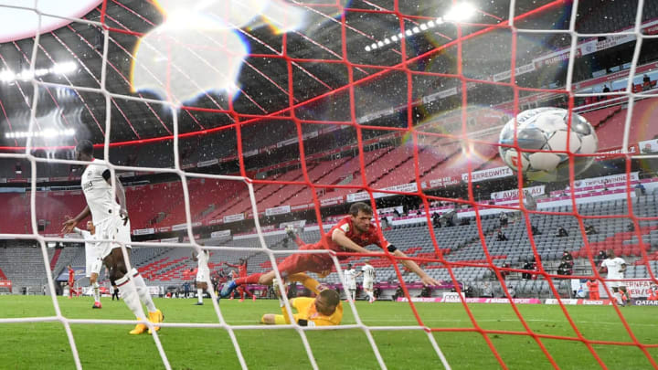 Thomas Müller doubles Bayern's lead.
