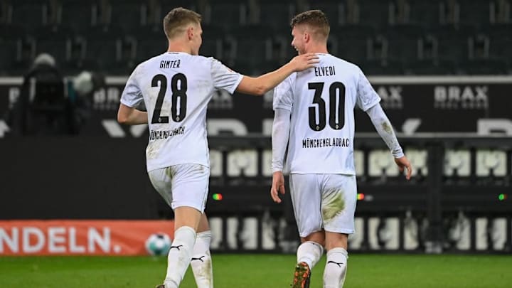Hinter Gladbachs Innenverteidiger-Duo Ginter und Elvedi steht ein Fragezeichen.
