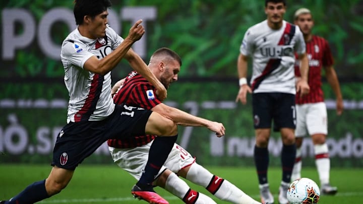 Ante Rebic cetak gol keempat Milan ke gawang Bologna.