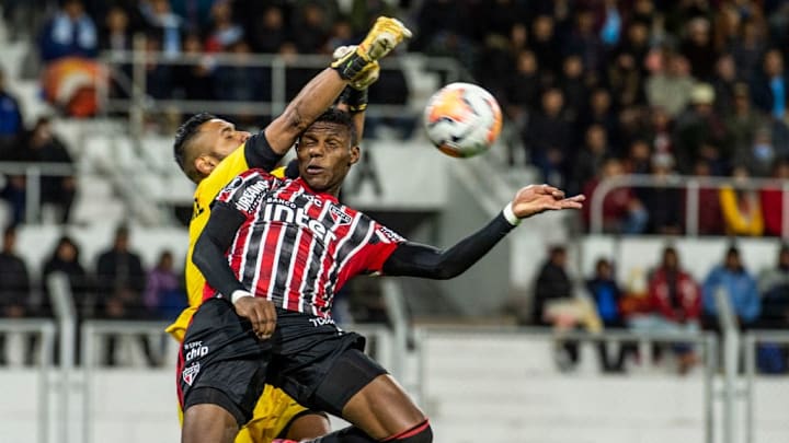 [COMENTE]: Setor defensivo tem muitos problemas no retorno do futebol, qual seria suas mudanças no setor?