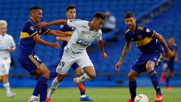 Kaio Jorge in azione contro il Boca Juniors