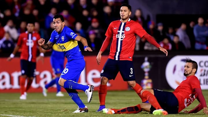 Tevez abrió el marcador en Asunción