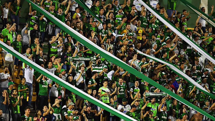 Chapecoense Celebra Aniversario Com Lancamento De Novos Uniformes Confira Imagens