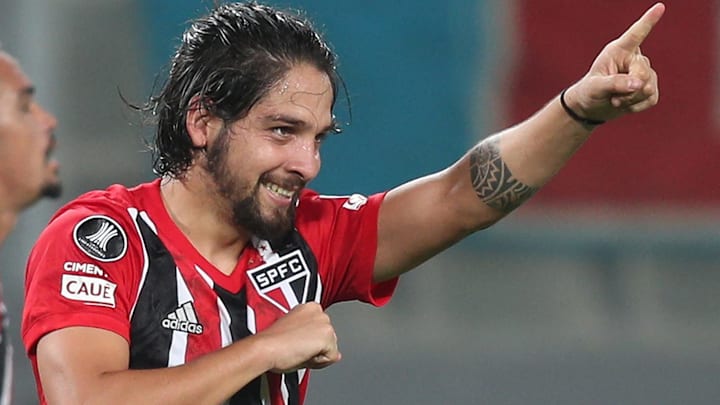 Meia argentino, a princípio, está fora de duelo contra o Grêmio Meia argentino, a princípio, está fora de duelo contra o Grêmio
