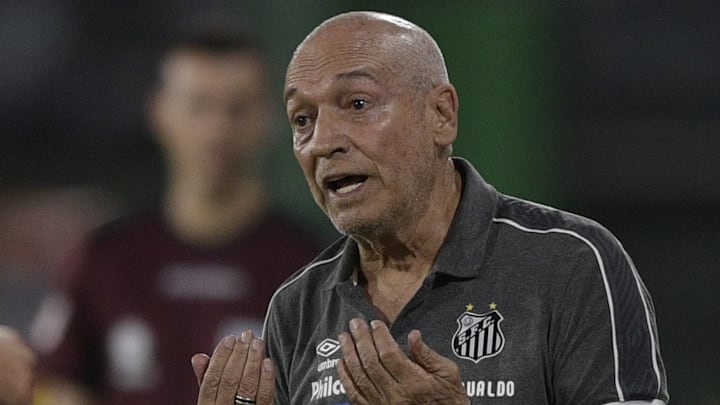 FBL-LIBERTADORES-DEFENSA-SANTOS