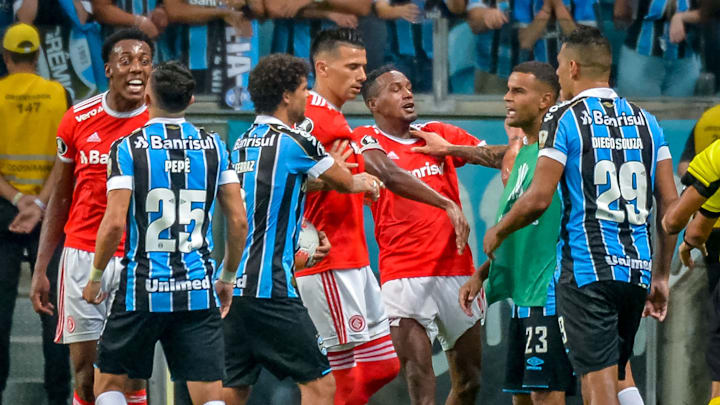 FBL-LIBERTADORES-GREMIO-INTER