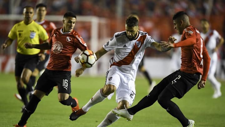 Fabricio Bustos y Alan Franco defendiendo 