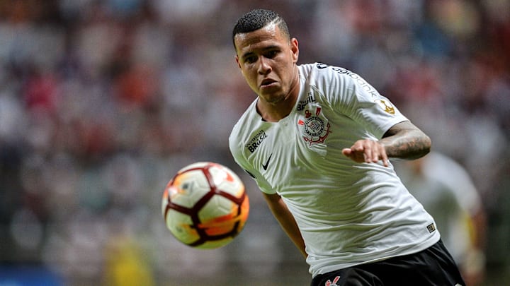 O Corinthians pagou a dívida pelo empréstimo do lateral Sidcley ao Dínamo de Kiev e não corre mais riscos de sofrer nenhuma sanção na FIFA. O Corinthians pagou a dívida pelo empréstimo do lateral Sidcley ao Dínamo de Kiev e não corre mais riscos de sofrer nenhuma sanção na FIFA.
