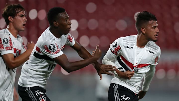 Costa, autor del gol de Sao Paulo en Avellaneda