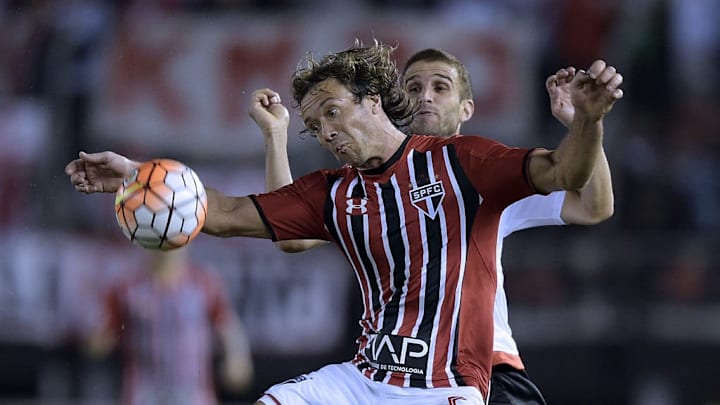 Lugano jugando contra River por Copa Libertadores