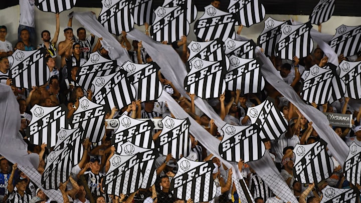 FBL-LIBERTADORES-SANTOS-BARCELONA