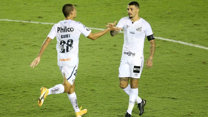 Com provável saída de Alison para o Mundo Árabe, Santos intensifica conversas com Vinícius Balieiro. Com provável saída de Alison para o Mundo Árabe, Santos intensifica conversas com Vinícius Balieiro.