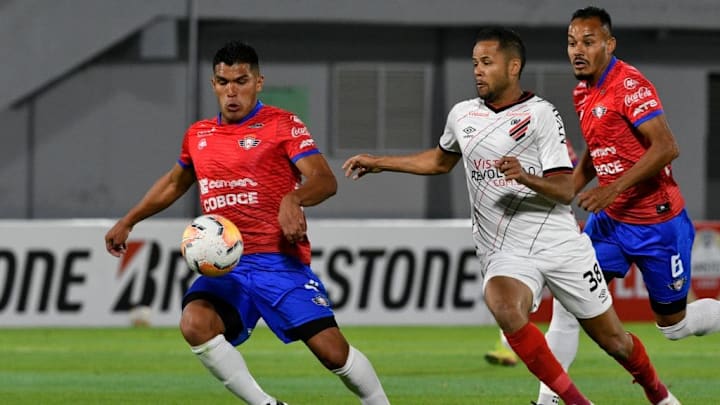 FBL-LIBERTADORES-WILSTERMANN-PARANAENSE