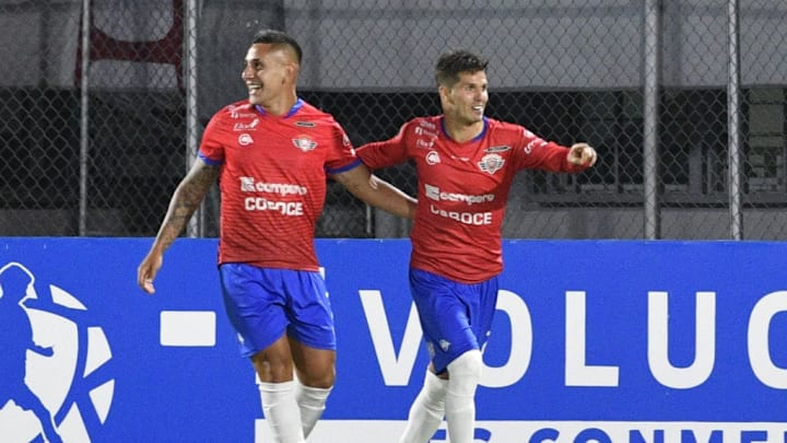 FBL-LIBERTADORES-WILSTERMANN-PENAROL
