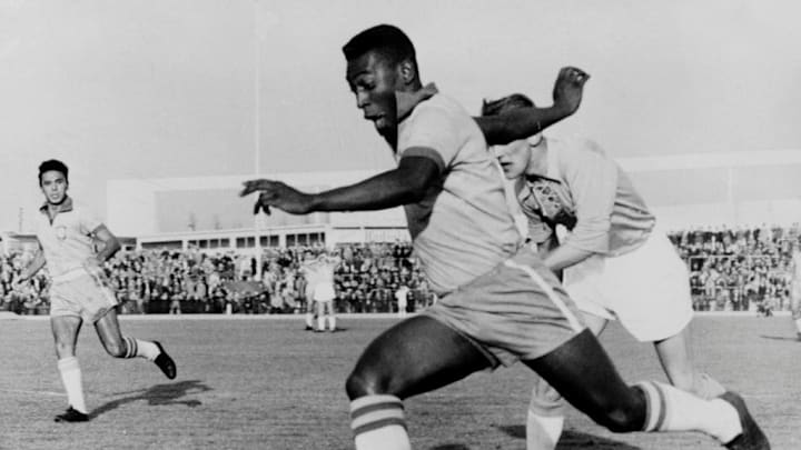 Pelé debutó con Brasil con solo 16 años