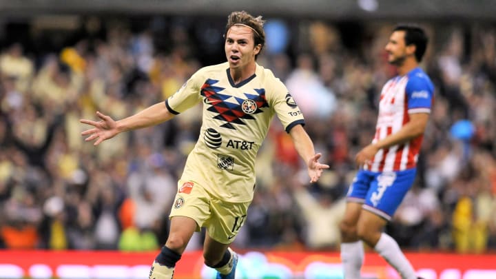 El futbolista del América calentó el partido contra la Máquina El futbolista del América calentó el partido contra la Máquina