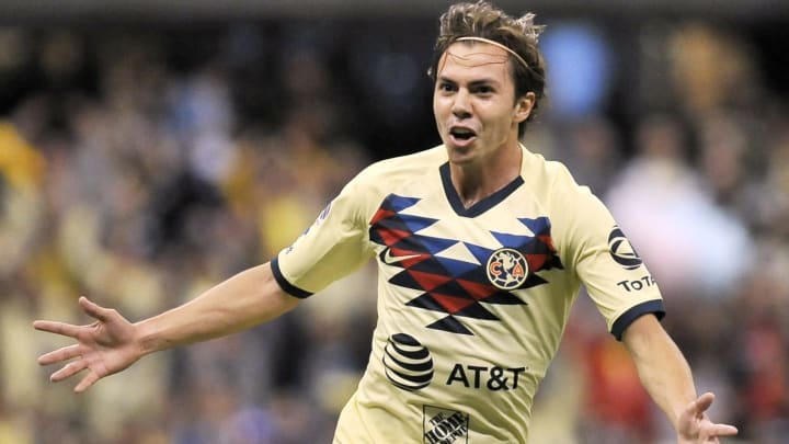 Sebastián Cordova jugando en el América Sebastián Cordova jugando en el América