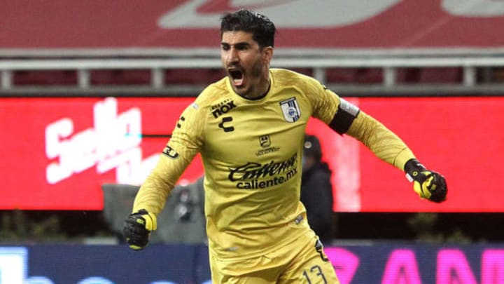 Gil tuvo una buena campaña con Gallos Blancos.
