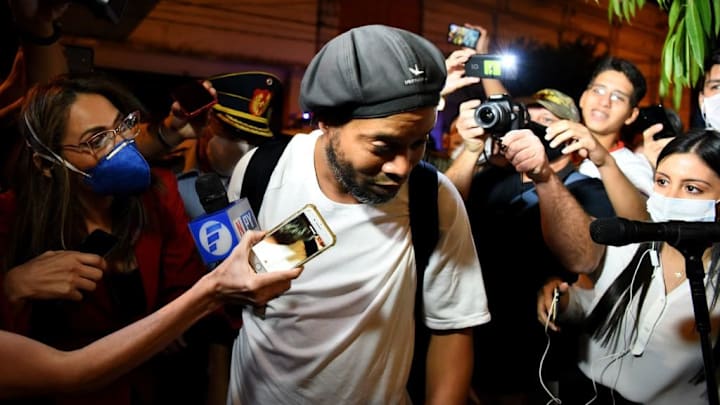 Ronaldinho intentó entrar en Paraguay con pasaporte falso