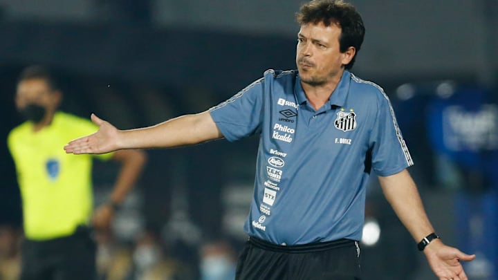 Diniz conta com jogadores em fim de contrato no elenco Diniz conta com jogadores em fim de contrato no elenco