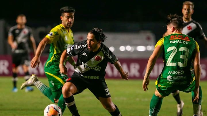FBL-SUDAMERICANA-VASCO-DEFENSA