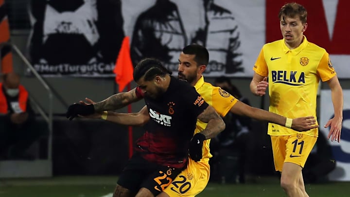 DeAndre Yedlin ikili mücadelede DeAndre Yedlin ikili mücadelede