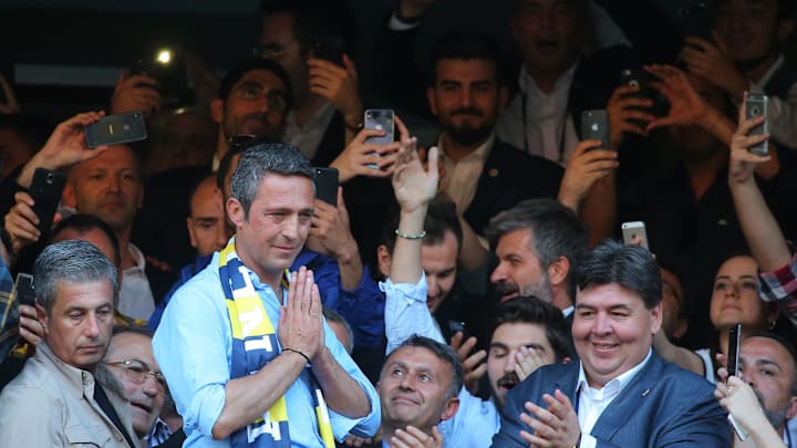 Ali Koç seçim sonucunu bekliyor. Ali Koç seçim sonucunu bekliyor.