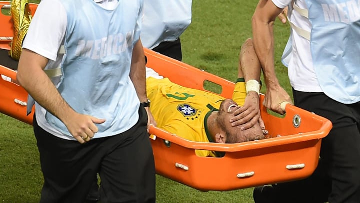O Brasil perdeu o seu principal jogador da Copa do Mundo de 2014 por conta de entrada criminosa de Zúñiga.