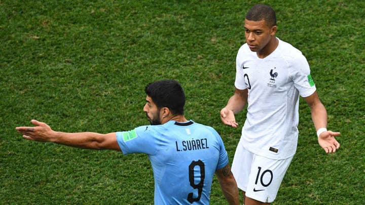 Centroavante uruguaio não ficou em cima do muro e assumiu que prefere Haaland, mas ressaltou o potencial de Mbappé. Centroavante uruguaio não ficou em cima do muro e assumiu que prefere Haaland, mas ressaltou o potencial de Mbappé.
