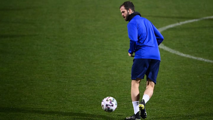 Miralem Pjanic topla çalışıyor. Miralem Pjanic topla çalışıyor.