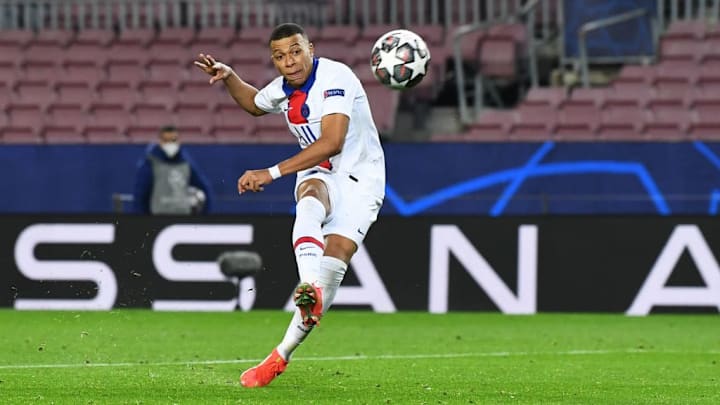 FC Barcelona v Paris Saint-Germain  - UEFA Champions League Round Of 16 Leg One