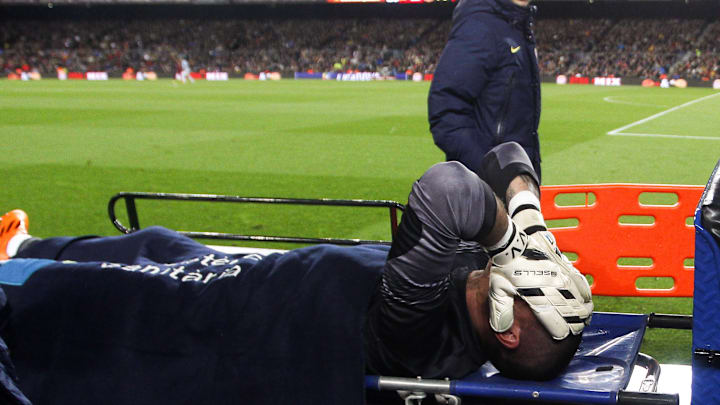 Valdés perdeu a Copa do Mundo de 2014 por conta de lesão em jogo do Barcelona.