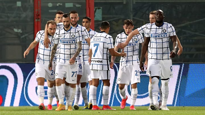 L'Inter festeggia il gol di Christian Eriksen a Crotone L'Inter festeggia il gol di Christian Eriksen a Crotone