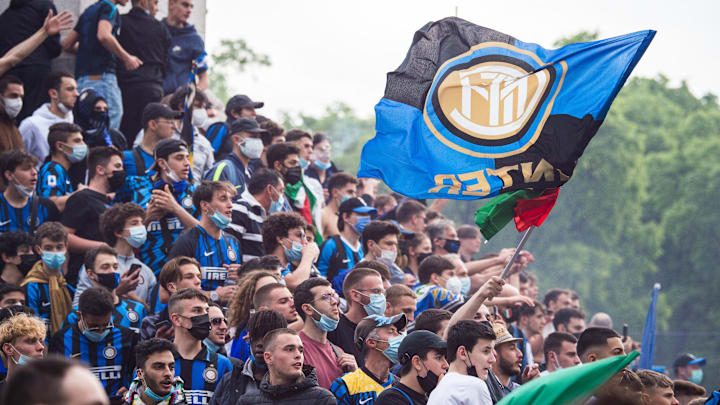 La festa scudetto dei tifosi nerazzurri La festa scudetto dei tifosi nerazzurri