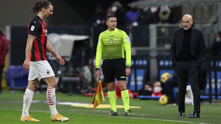 L'uscita dal campo di Zlatan Ibrahimovic dopo aver rimediato il secondo giallo per un fallo tattico su Kolarov