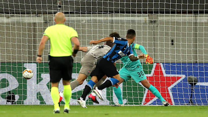 Lautaro köpft zur Führung für Inter ein.