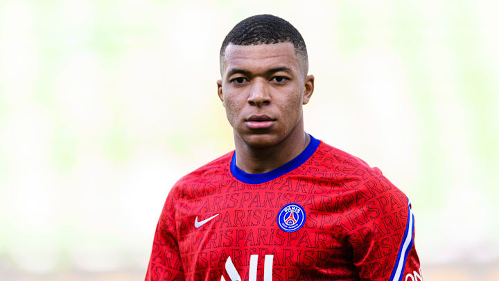 Le PSG va tout donner pour convaincre Mbappé de rester à la maison Le PSG va tout donner pour convaincre Mbappé de rester à la maison