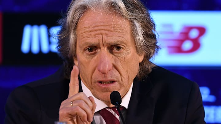 Benfica sofre surto interno de Covid-19; veja  Benfica sofre surto interno de Covid-19; veja