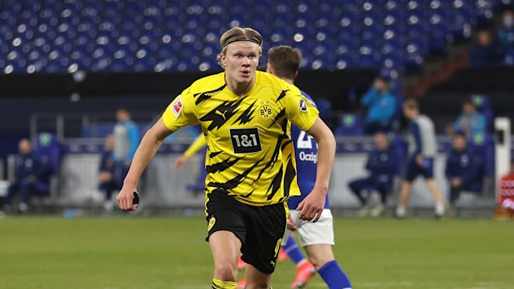 FC Schalke 04 v Borussia Dortmund - Bundesliga FC Schalke 04 v Borussia Dortmund - Bundesliga