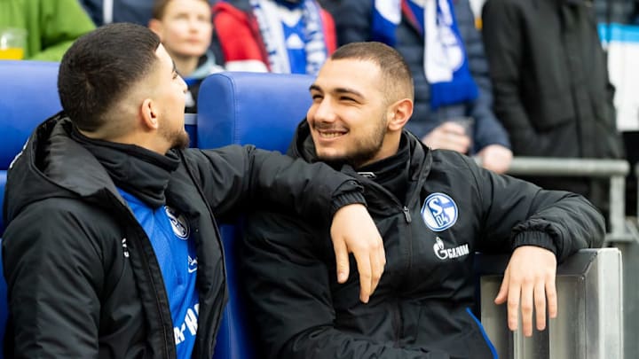 Boujellab (li.) und Kutucu auf der Bank - beide könnten nun in die Startelf rücken
