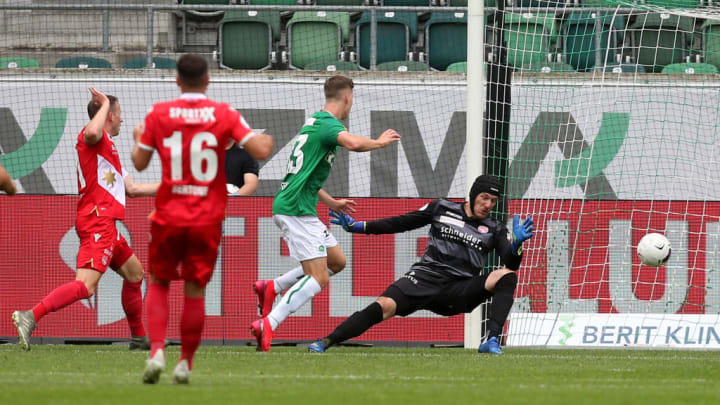 Itten scores for St. Gallen against FC Thun in the Super League.